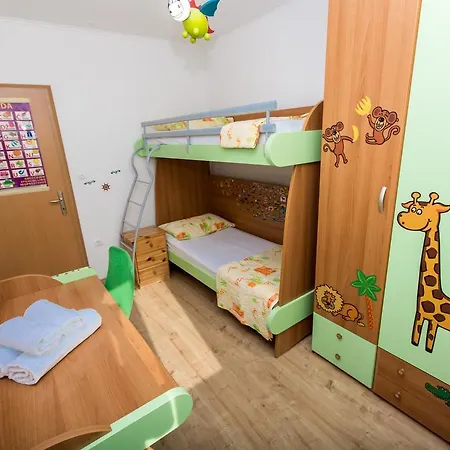 Apartman Antonio דירה