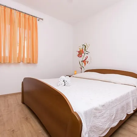 Apartman Antonio דירה *